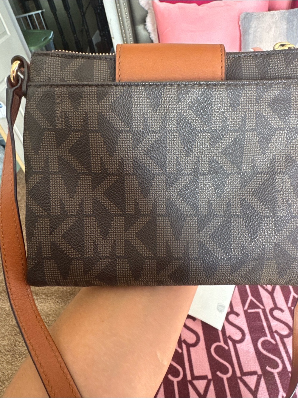 Michael Kors Fulton
Crossbody Bag Brown
Monogram Adjustable Strap
Flap Classic - Picture 2 of 15